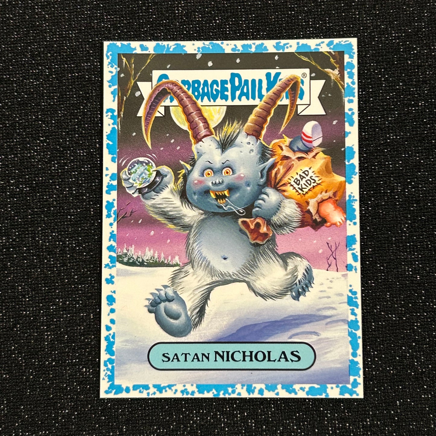 2018 GARBAGE PAIL KIDS OH THE HORROR-IBLE: SATAN NICHOLAS 15b SPIT BLUE 31/99 - NM