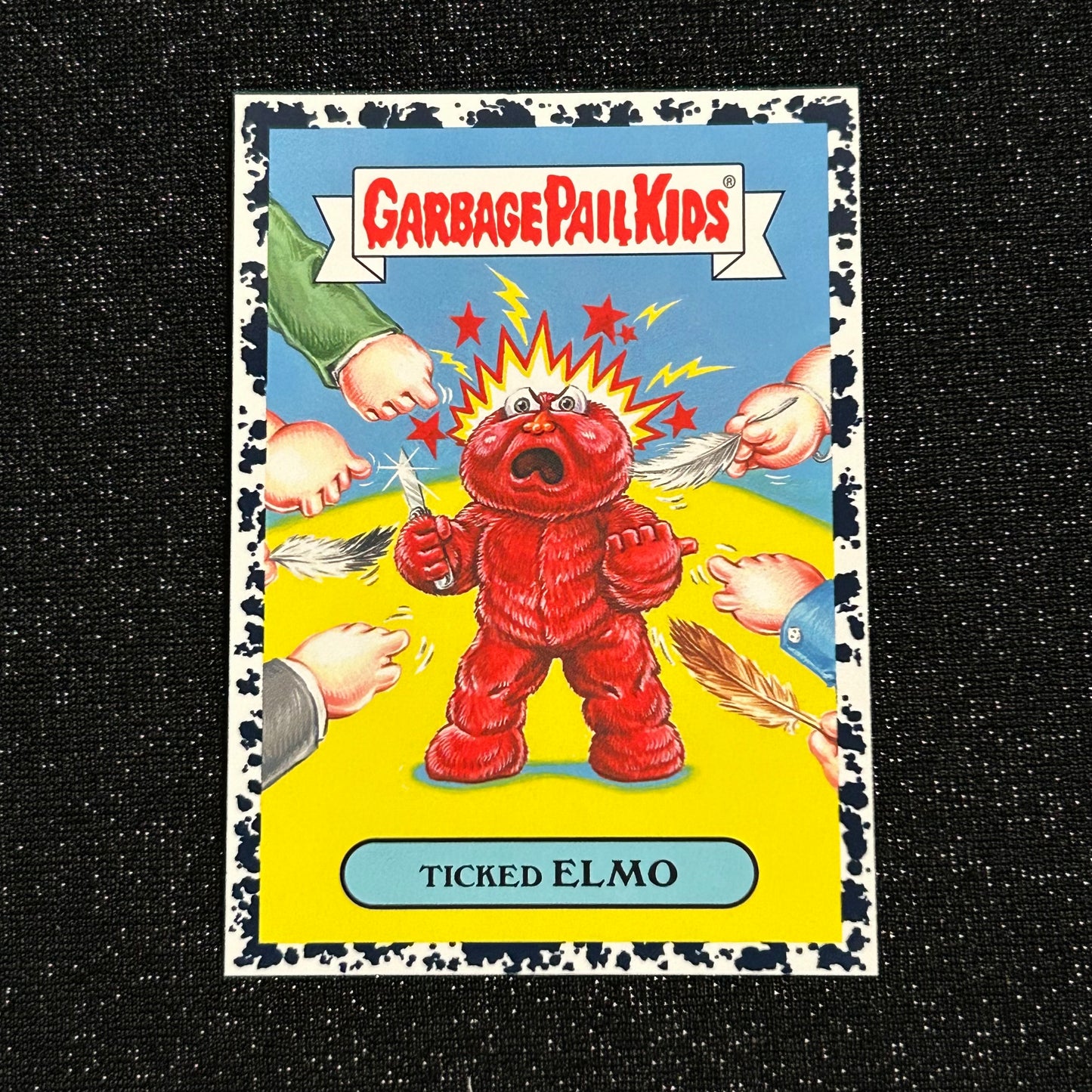 2019 GARBAGE PAIL KIDS WE HATE THE 90's: TICKLED ELMO 18a BLACK & BRUISED - NM
