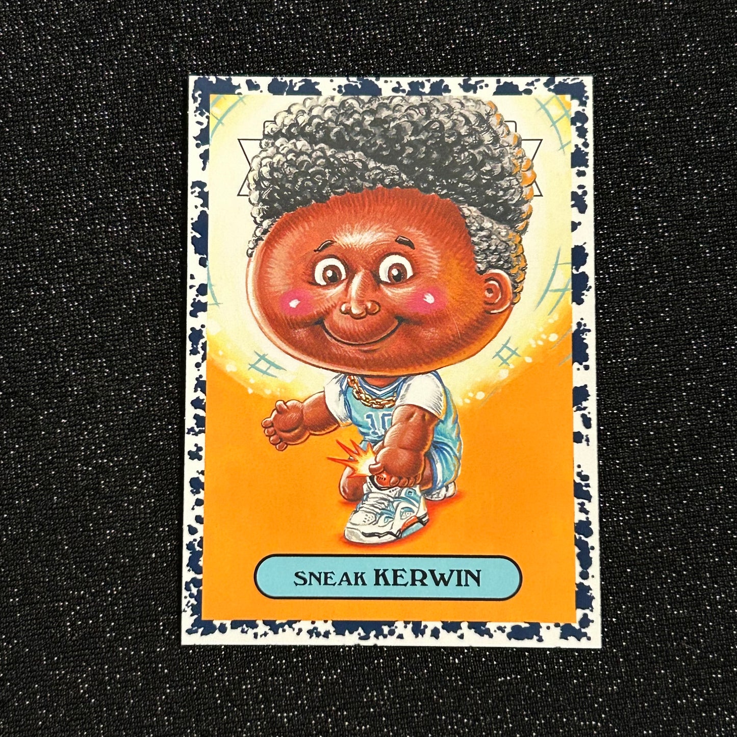 2019 GARBAGE PAIL KIDS WE HATE THE 90's: SNEAK KERWIN 7b BLACK & BRUISED - NM