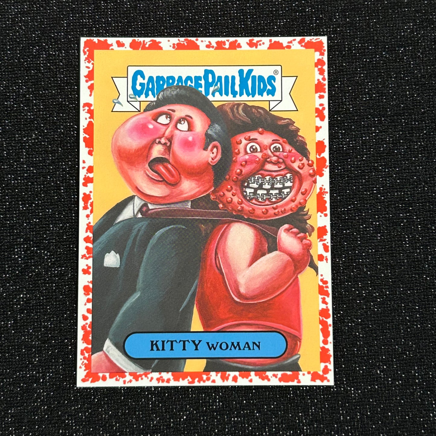 2019 GARBAGE PAIL KIDS WE HATE THE 90's: KITTY WOMAN 2b BLOODY NOSE RED 60/75 - NM