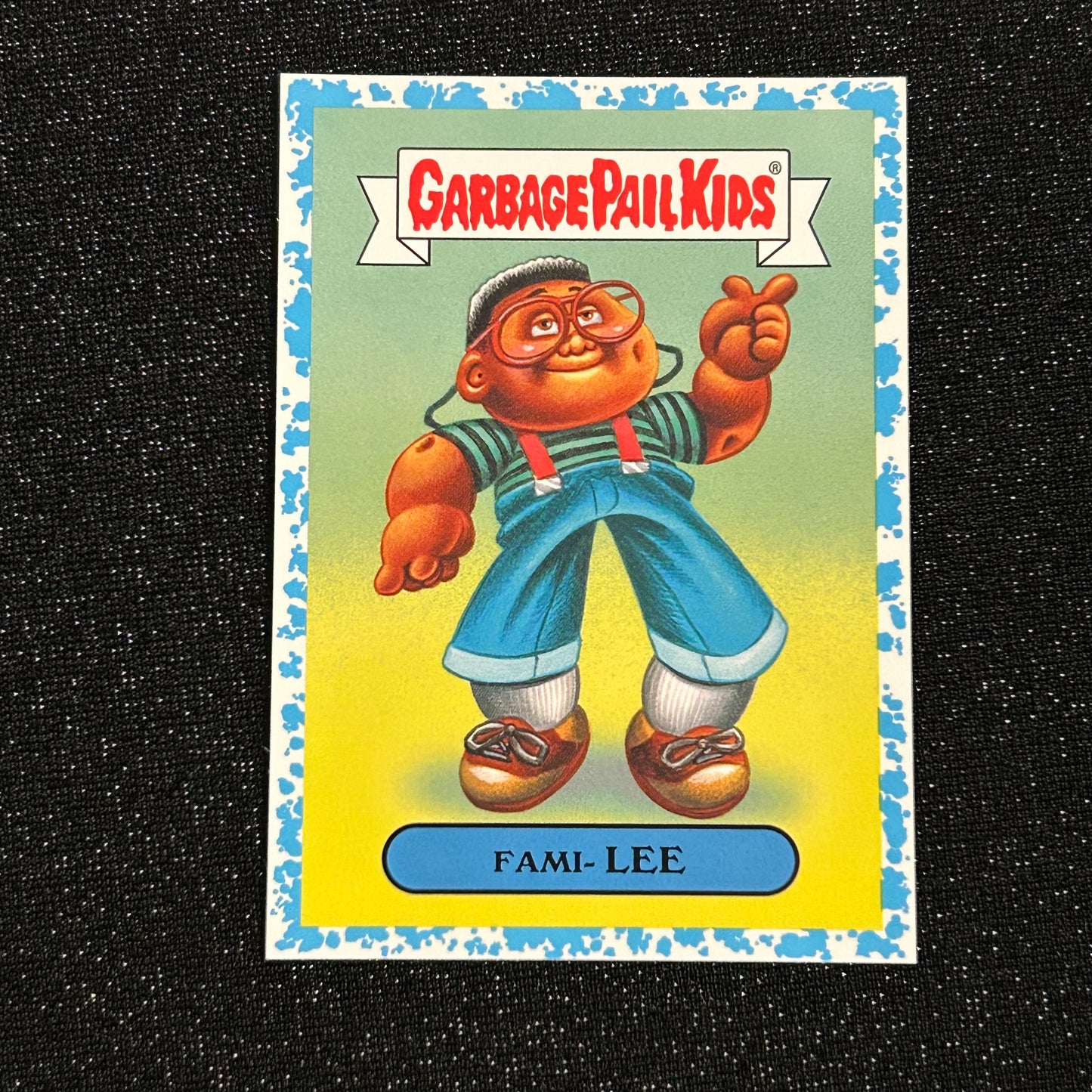 2019 GARBAGE PAIL KIDS REVENGE WE HATE THE 90's: FAMI-LEE 6b BLUE SPIT 99/99 (BOOKEND) - NM